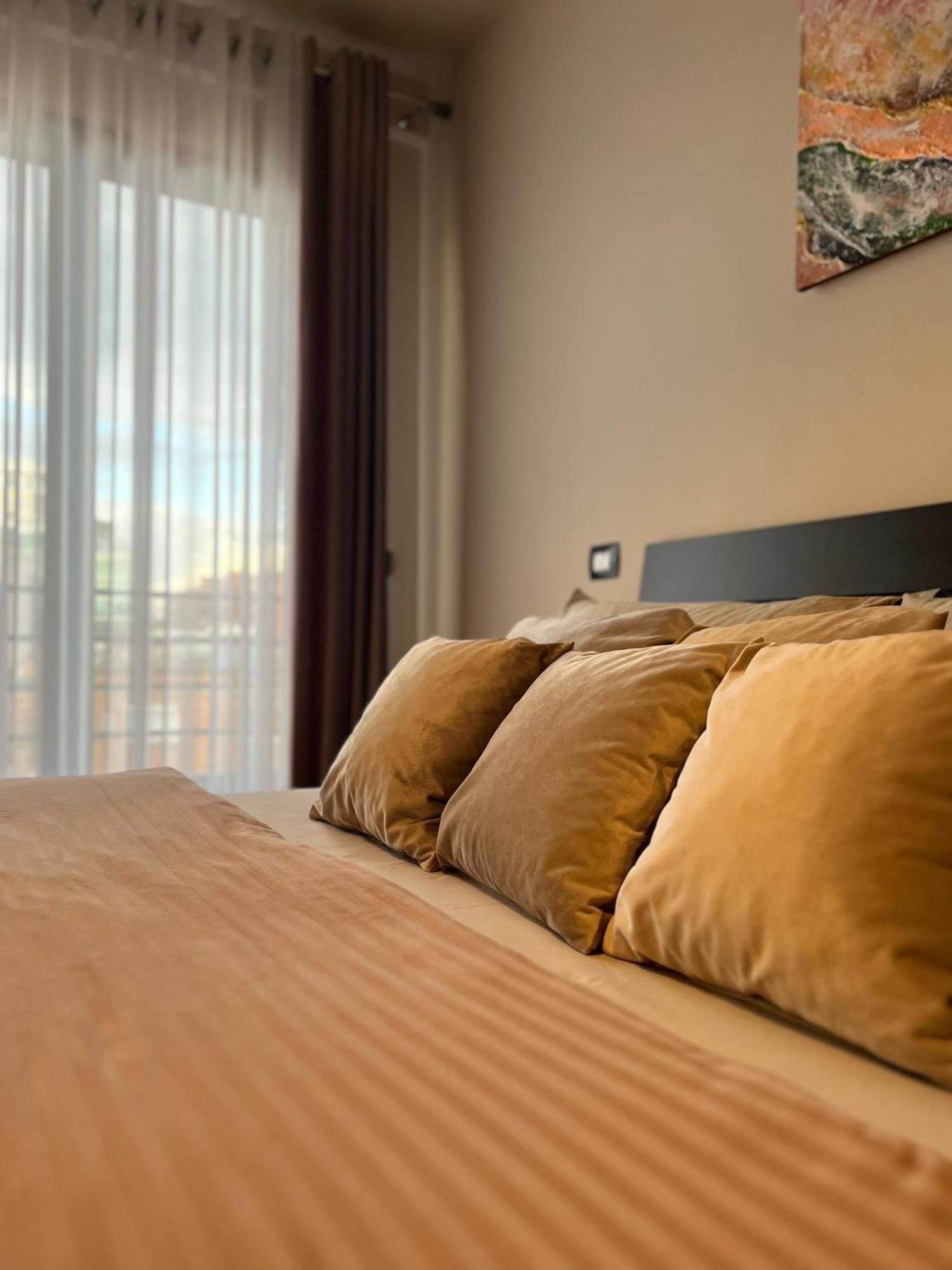Nemis Apartments In The Centre Of Tirana Four Free Parking Exterior photo