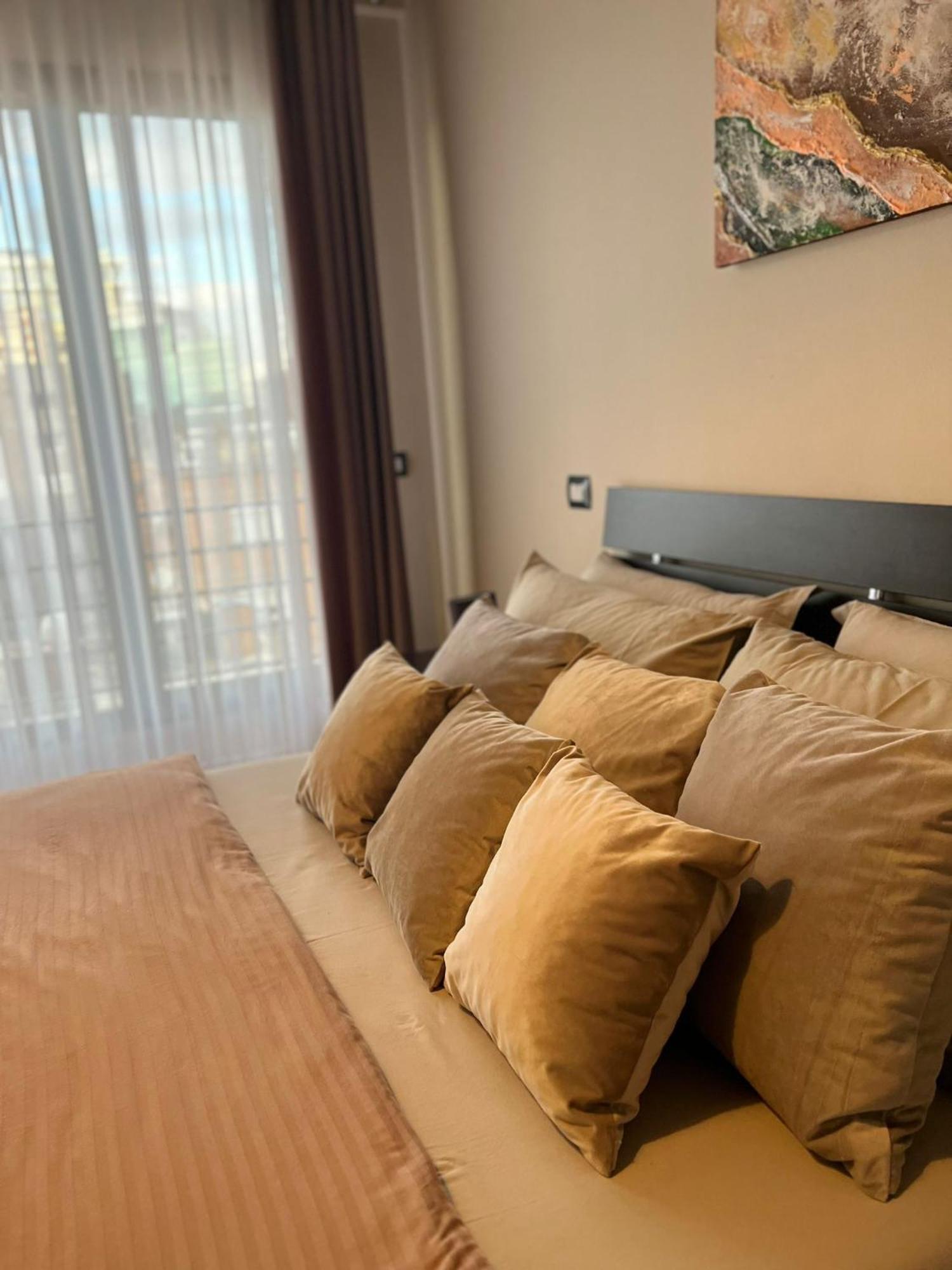 Nemis Apartments In The Centre Of Tirana Four Free Parking Exterior photo
