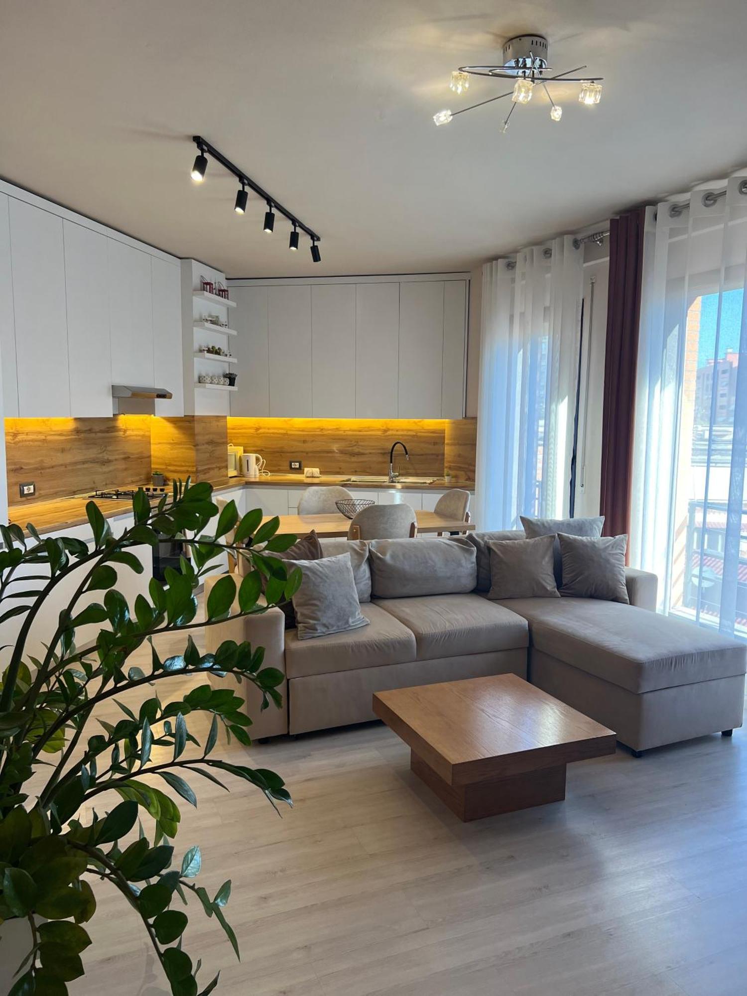 Nemis Apartments In The Centre Of Tirana Four Free Parking Exterior photo
